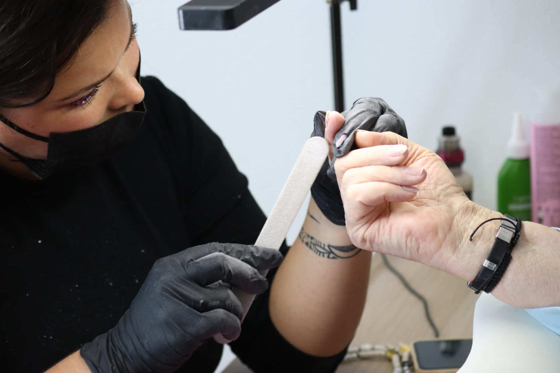 Pose d’ongles en institut